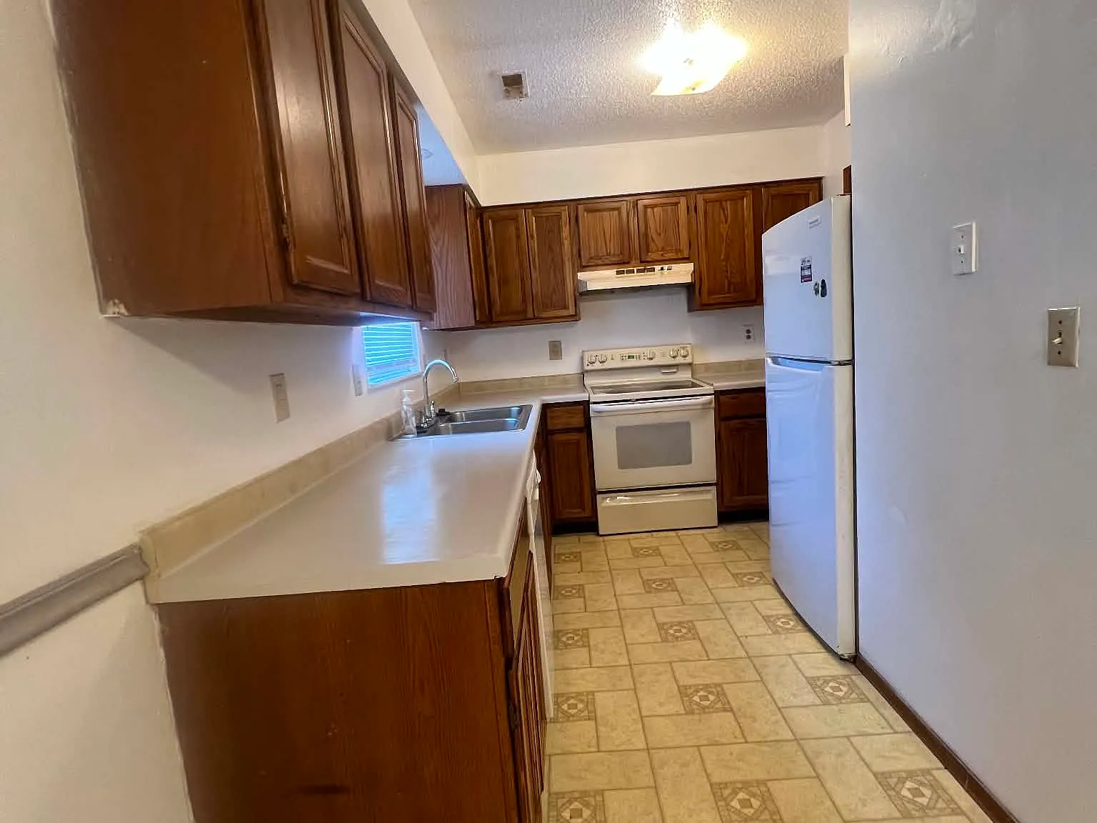 3 bed, 1.5 bath, 1500 sqft, $1,050 — Photo 4