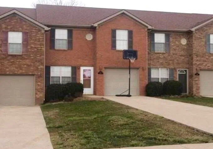 805 Mickey Ln — Photo 1
