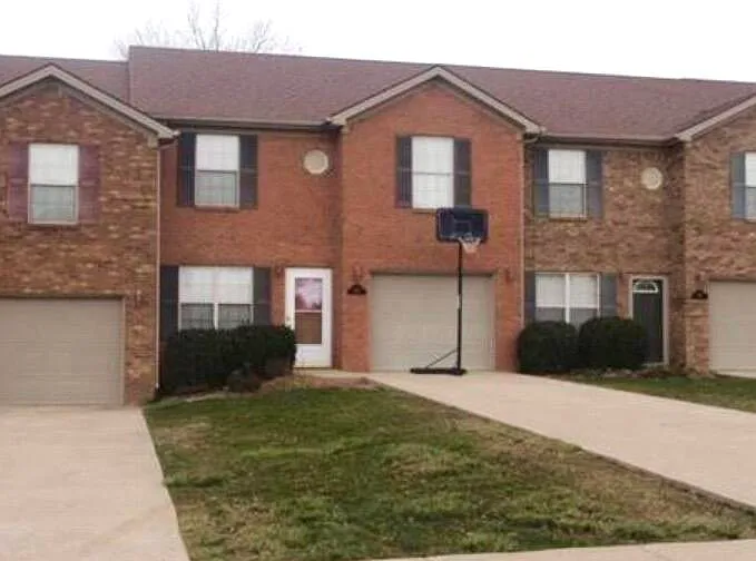 805 Mickey Ln photo 1