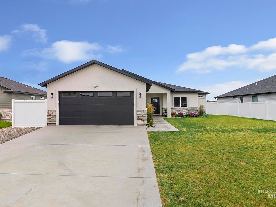 1st image of 1219 18th Ave E #100