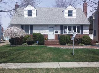 33 Colony St, Hicksville, NY 11801