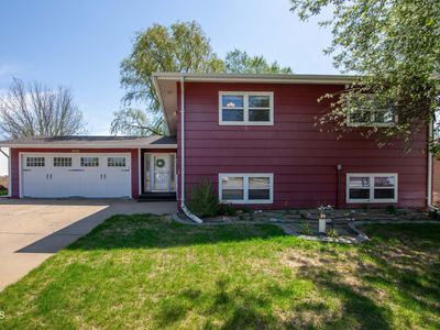 1052 Alder Ave, Dickinson, ND, 58601