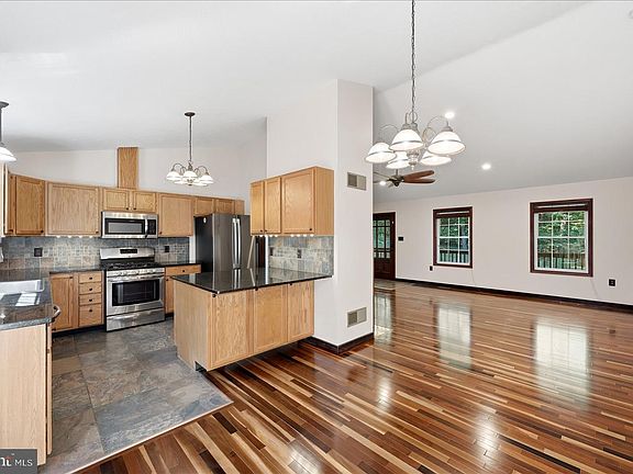2nd image of 323 S Timber Ridge Rd