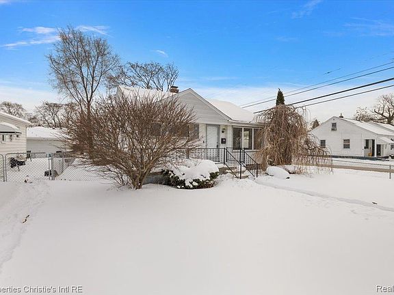 5th image of 23704 Hazelwood Ave