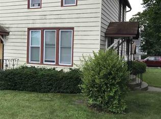 905 S 5th St, Clinton, IA 52732