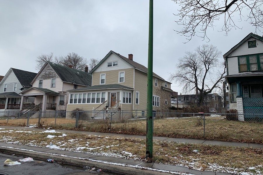 2nd image of 642 N Lotus Ave