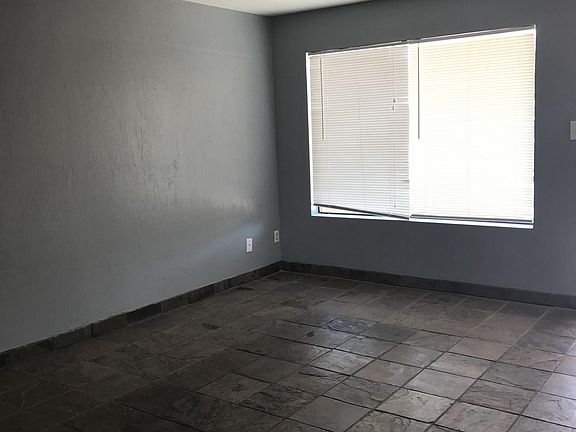 4th image of 128 E Del Rio Dr