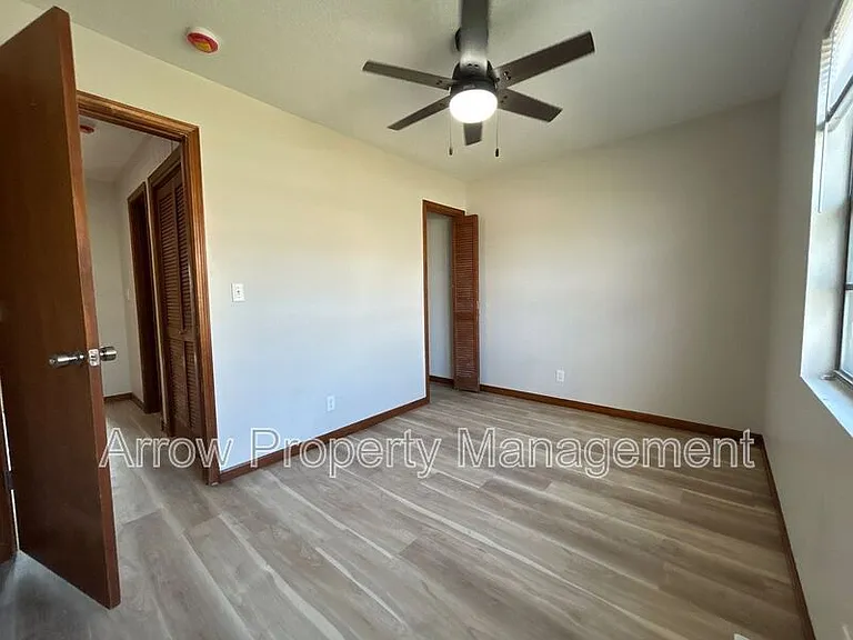 1306 S Jackson St — Photo 8