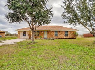 417 Green Acres Dr, Palmer, TX 75152