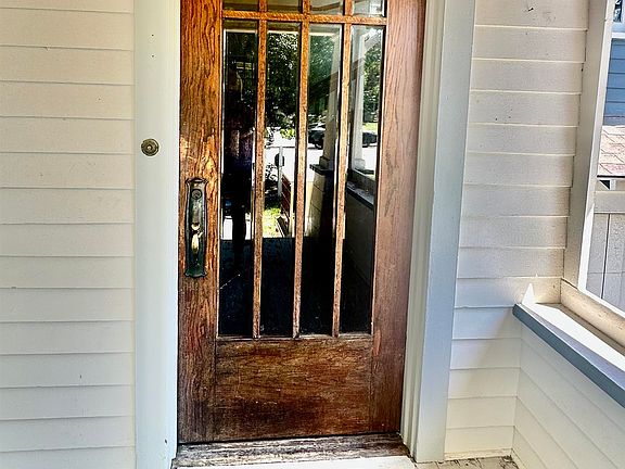 3rd image of 1009 Coburn Ave