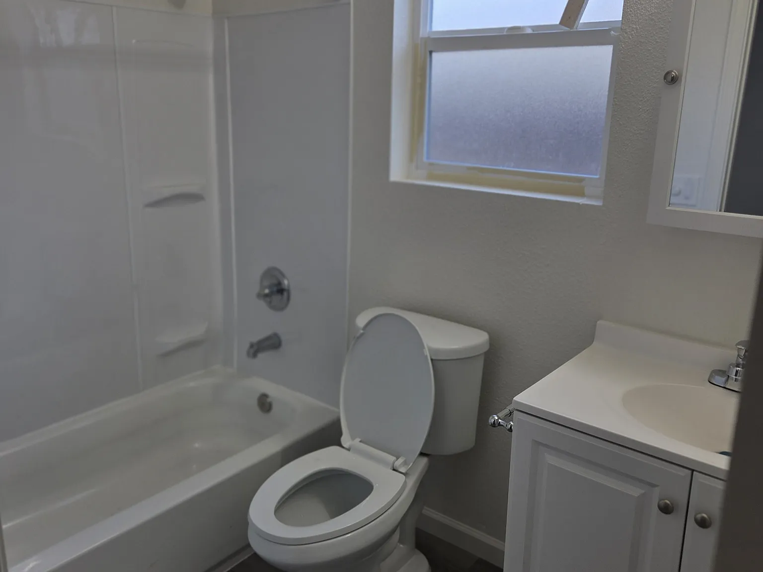 1 bed, 800 sqft, $1,350 — Photo 3