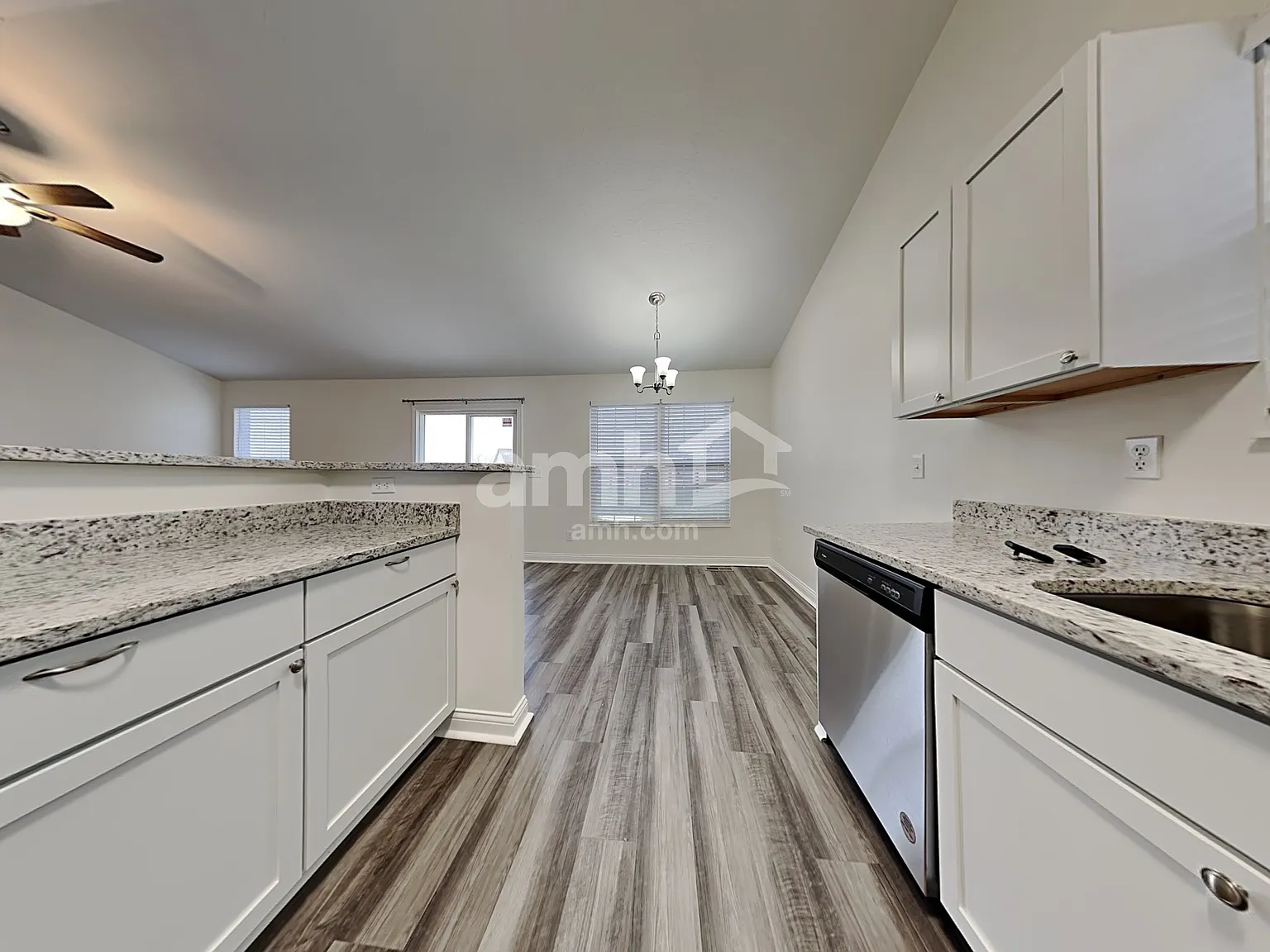 3 bed, 2.5 bath, 2396 sqft, $2,470 — Photo 4