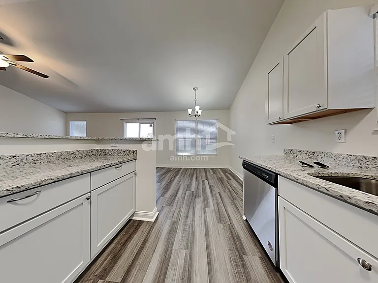 10323 Savannah Ct — Photo 4