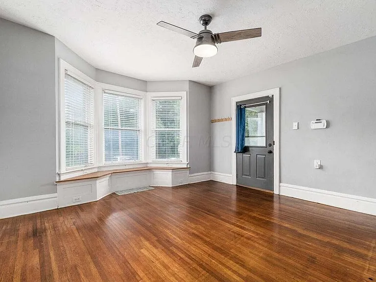 2339 Summit St — Photo 9