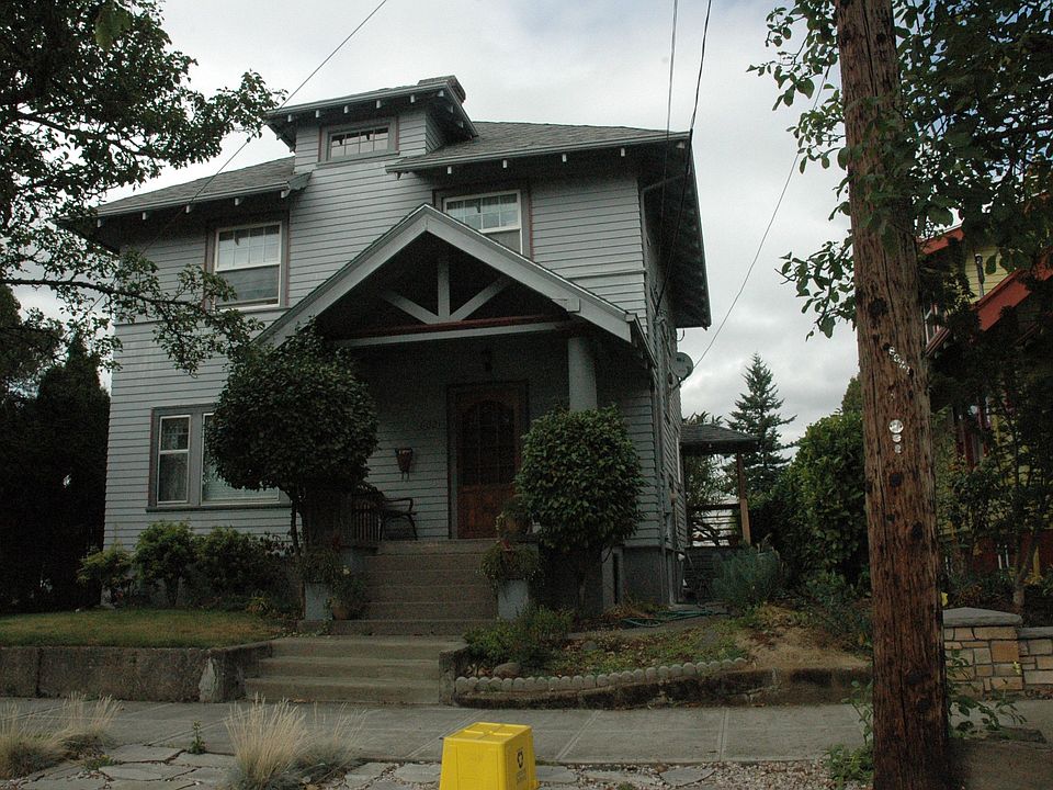 2nd image of 8021 SE Taylor St