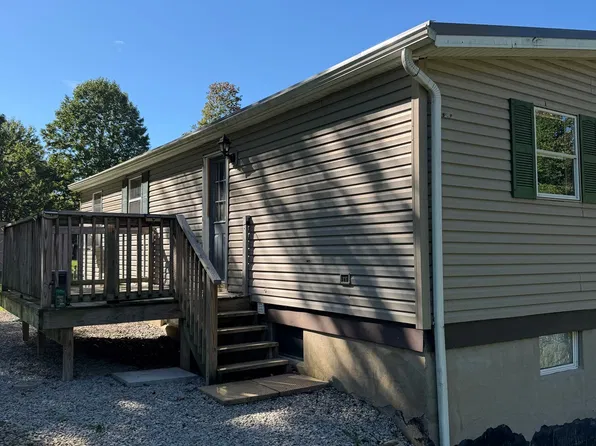 30 Tower Hill Ln, Vanderbilt, PA 15486