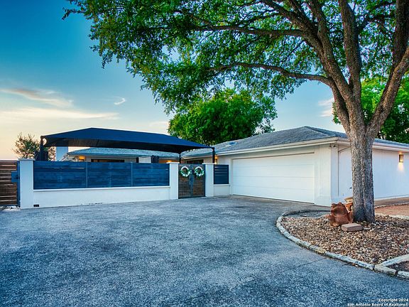 5th image of 2988 COLLEEN DR