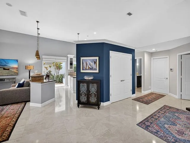 108 Eagleton Ln — Photo 3