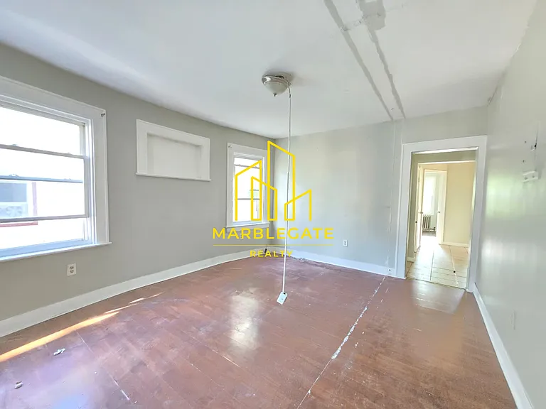 229 Alexander St #22 — Photo 8