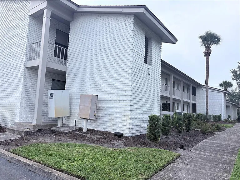 2806 Plaza Terrace Dr #2806 — Photo 1