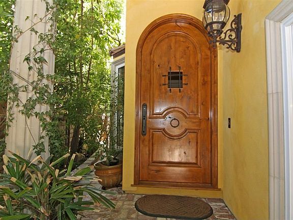 4th image of 10124 Hollow Glen Cir