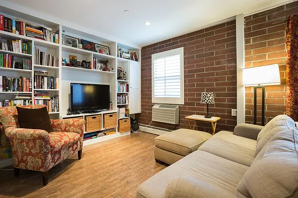 Rented by MNS | media 8