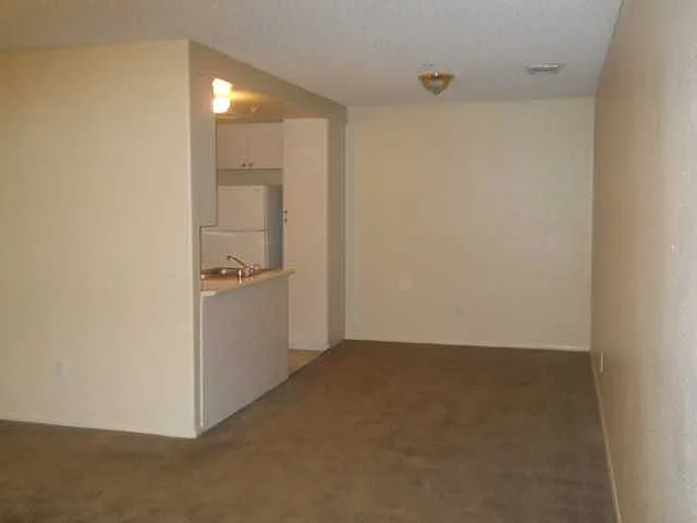 Desert View Apartments — Photo 4