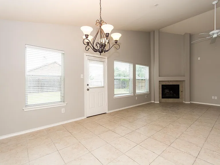 1413 Gordon Dr — Photo 7