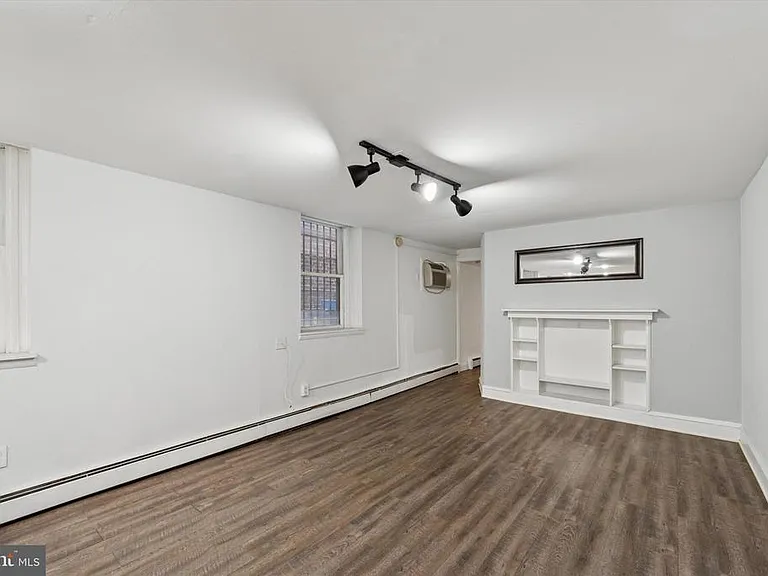 240 S 13th St #B — Photo 13