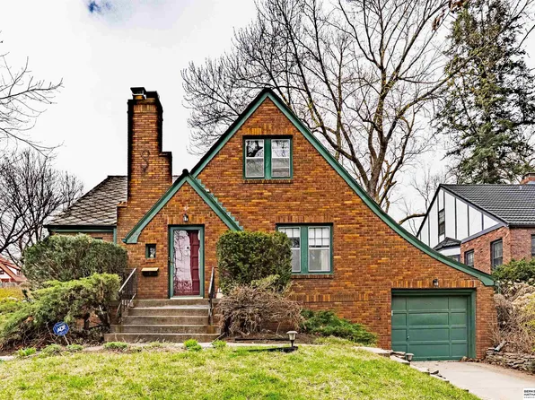 2502 Country Club Ave, Omaha, NE 68104