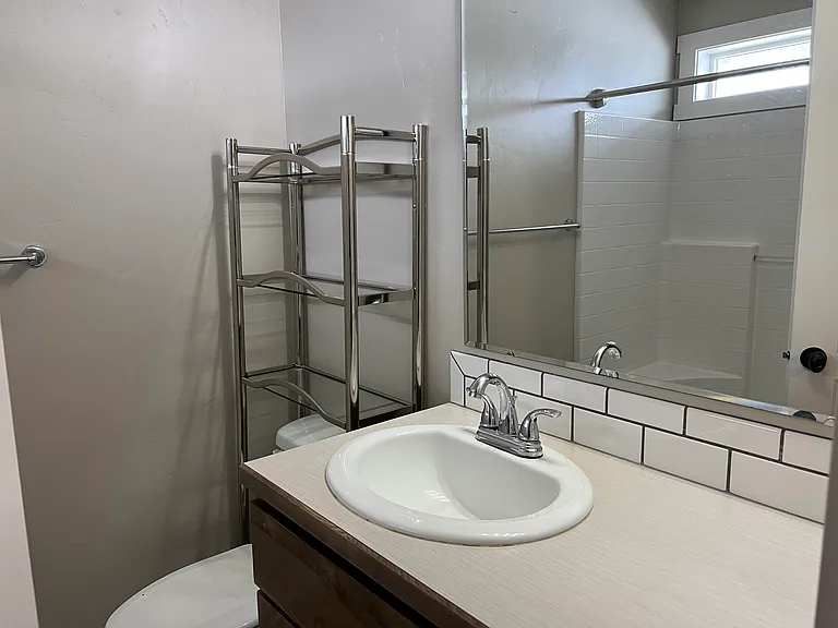 4616 Julie St — Photo 10
