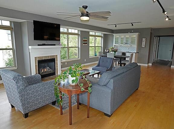 5th image of 5128 W Bluemound ROAD #201