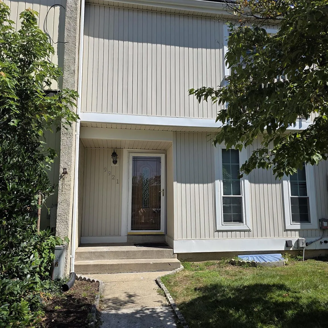 2 bed, 2.5 bath, 1400 sqft, $1,100 — Photo 1