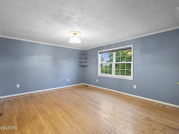 4th image of 1351 Bethlehem Rd