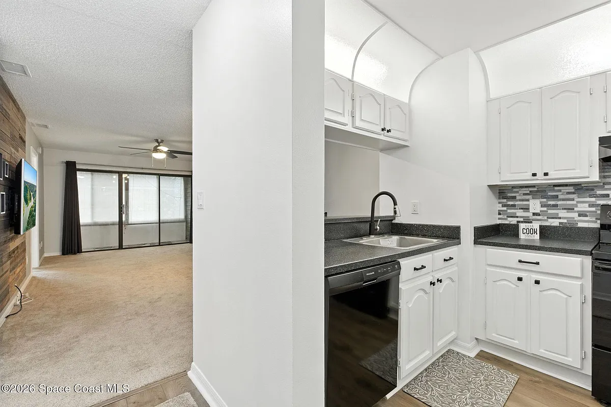 Building Photo - 1735 Harrison St #231