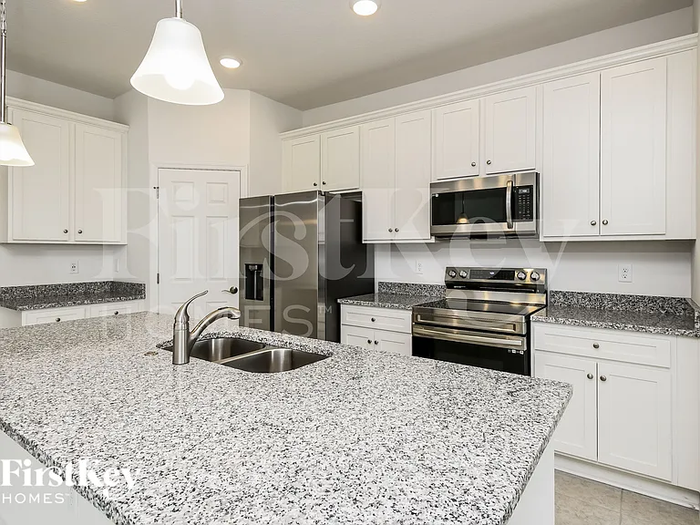 1585 Isleta Loop — Photo 8