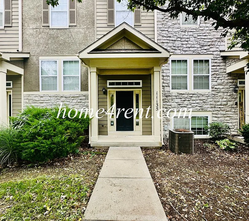 11135 S Woodsonia Dr