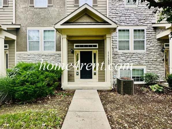 11135 S Woodsonia Dr, Olathe, KS 66061
