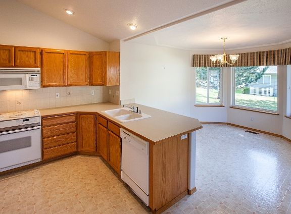 4th image of 610 E Bridlewood Ct