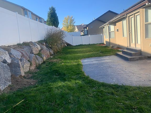 4th image of 7054 S Sorrento Way
