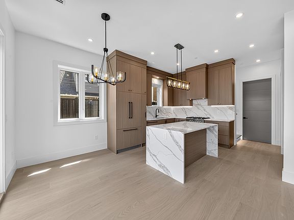5th image of 847 E 10th Ave #2