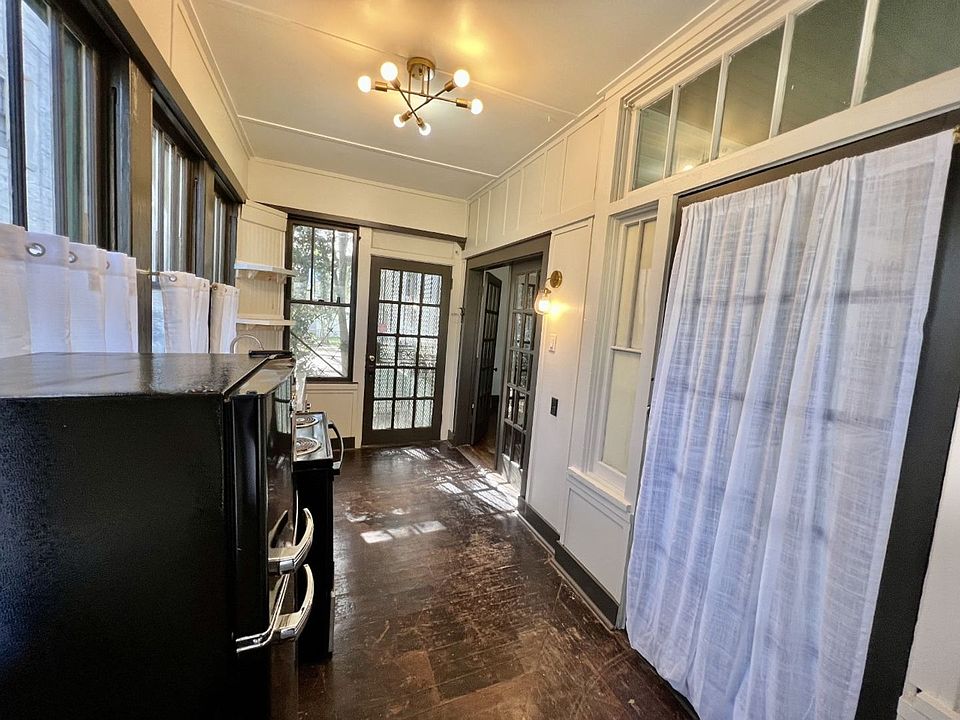 2nd image of 408 E State St #A