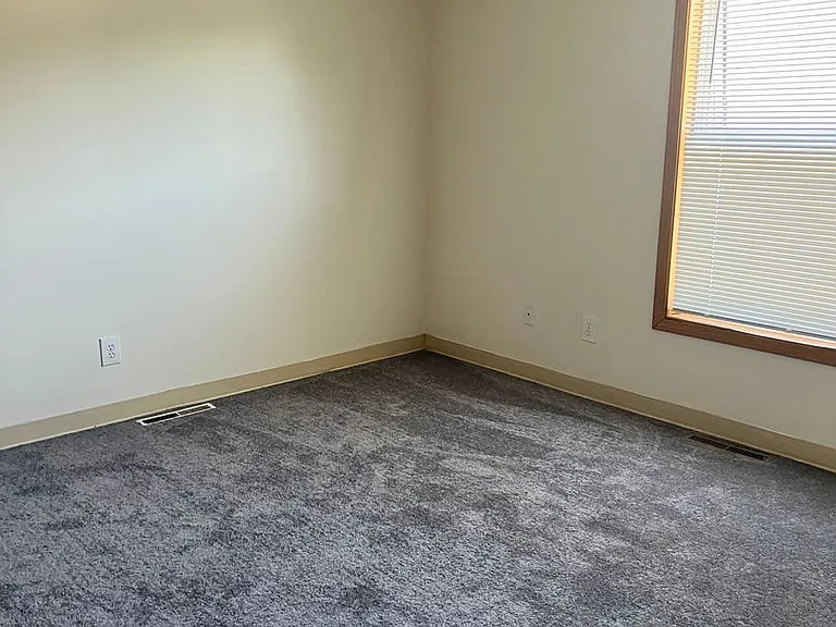 3 Bd Townhome — Photo 16