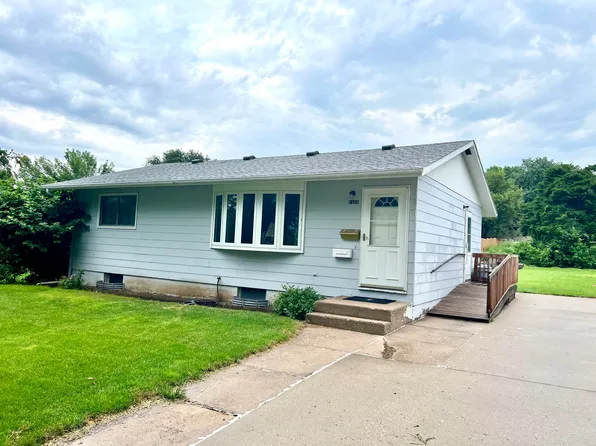 1408 E Robinson Ave, Pierre, SD 57501