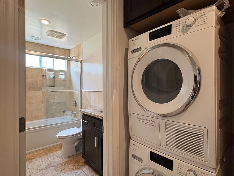 1024 Pier Ave #1 — Photo 8