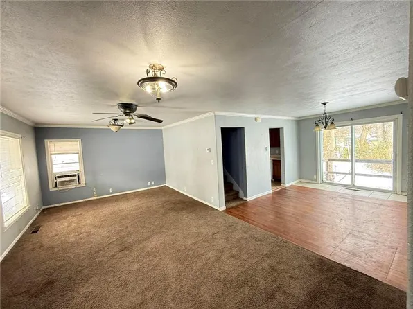 310 S 24th St, Parsons, KS 67357