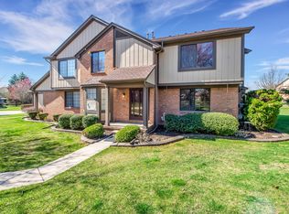 287 Meadow Bridge Dr, Rochester, MI 48307