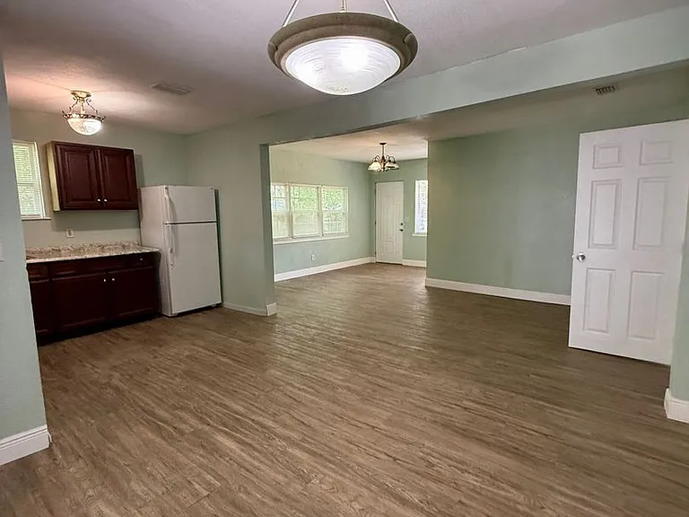 844 Saranac St — Photo 7