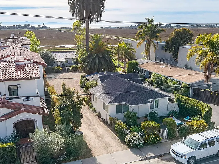 4253 Carpinteria Ave #B — Photo 14