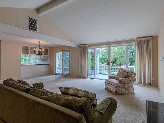 2nd image of 1078 Oak Knoll Dr
